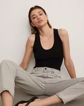 Майка с глубоким вырезом