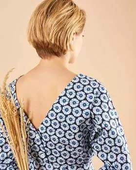 Платье мини с вырезом и пуговицами сзади L