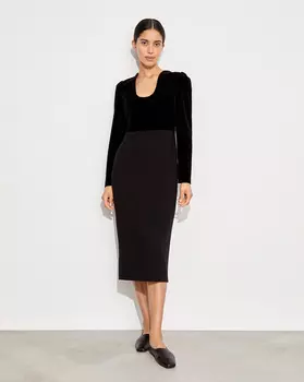 Платье с фигурным вырезом