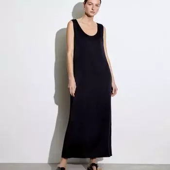 Платье с глубоким вырезом 12 STOREEZ