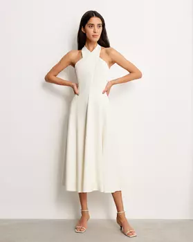 Платье с воротником «халтер»