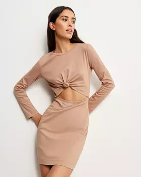 Платье с вырезом на талии