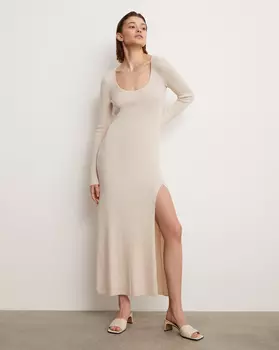 Платье с высоким разрезом