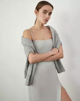 Платье с высоким разрезом