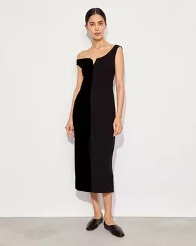 Платье со спущенным плечом