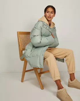 Пуховик длинный с поясом