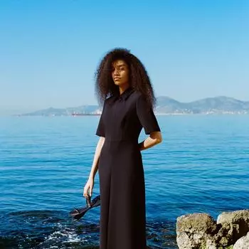 Платье приталенное с воротником