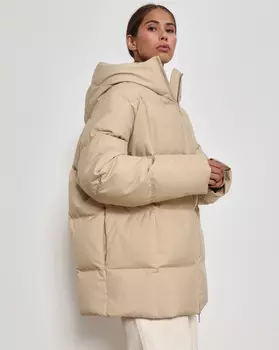 Пуховик удлиненный с объемным капюшоном