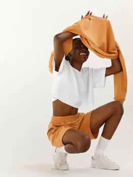 Укороченная футболка