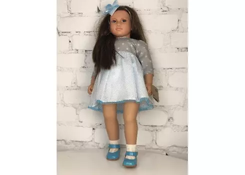 Lamagik S.L. Кукла Ширли брюнетка в серо-белом платье в горох 62 см