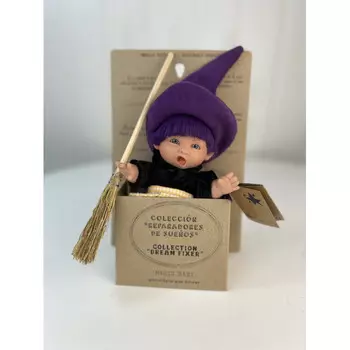 Lamagik S.L. Пупс-мини Ведьмочка в клетчатом желтом переднике и фиолетовой шляпе 18 см