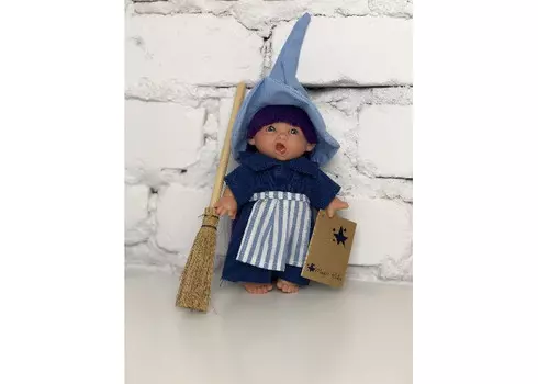 Lamagik S.L. Пупс-мини Ведьмочка в голубой шляпе зевает 18 см