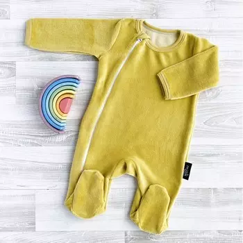 Mjolk Велюровый комбинезон с закрытой ножкой Sleep and Play Mustard