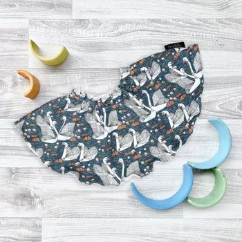 Нагрудник Mjolk двусторонний Лебеди