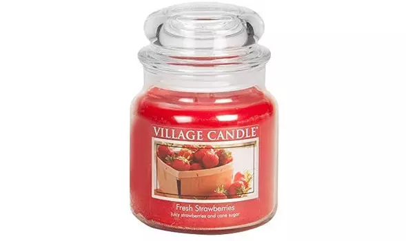 Village Candle Ароматическая свеча средняя Спелая Клубника