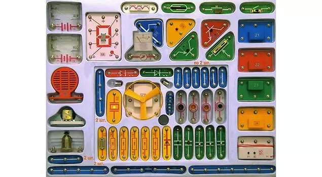 Знаток Конструктор электронный Для школы и дома 999 схем