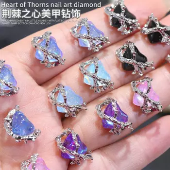 10pcs/lot 2024 New Luxury Nail Accessories Thorn Heart Vintage Dark Style Nail Stereoscopic Crystal Heart Diamond Accessories