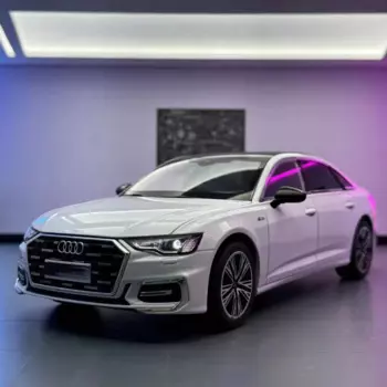 1:18 AUDI A6 модель автомобиля из сплава, литая под давлением металлическая модель автомобиля, имитация звука и света, коллекция игрушек для мальчиков, подарок для детей