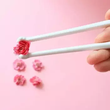 Палочки для еды в виде кошачьей лапки