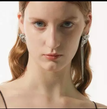 Ассиметричные серьги с бабочкой