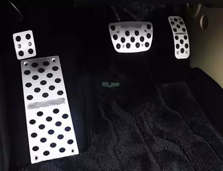 Автомобильные аксессуары для TOYOTA Highlander 07-15, подставка для ног топливного тормоза, педали AT, нескользящая алюминиевая педаль тормоза, колодки с логотипом