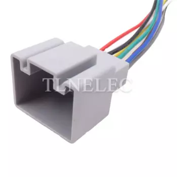Автомобильный разъем 8-контактный DJ7082A