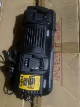 Б/у зарядное устройство DEWALT DCB132 для аккумуляторов 12-60 В