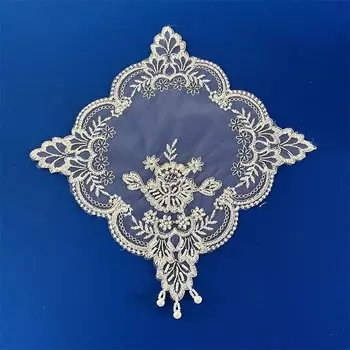 Бежевый тканевый коврик для стола с вышивкой бусинами