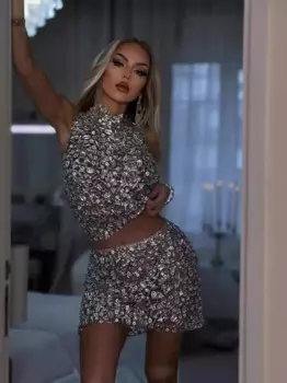 Блестящий женский сексуальный комплект из двух предметов с лямкой на шее и открытой спиной для празднования дня рождения и вечеринки, костюм для сцены, платье для ночного клуба