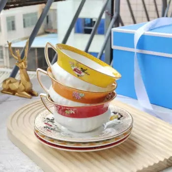 Блюдце для кофейной чашки с золотым ободком, керамическая посуда для послеобеденного чая Beautyland в роуминге, маленькая Роскошная Подарочная коробка для костюма