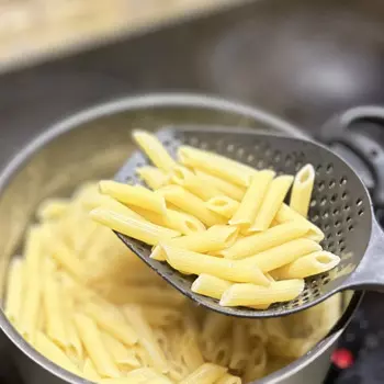 Большой искусственный инструмент с длинной ручкой, дуршлаг, сливная ложка, кухонная утварь для спагетти, лапши, овощей 13.