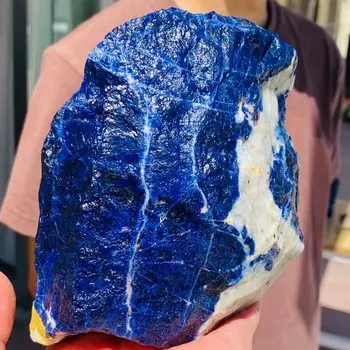 Большой темно-синий кристалл содалита DHGAOGE