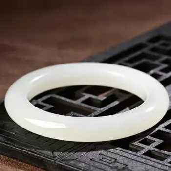 Браслет из натурального нефрита диаметром 54-64 мм