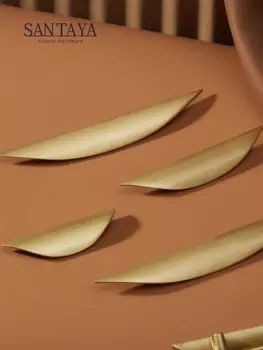 Латунные мебельные ручки, современный дизайн в виде золотого полумесяца, искусственная кухня, шкаф, шкаф, комод, ящики