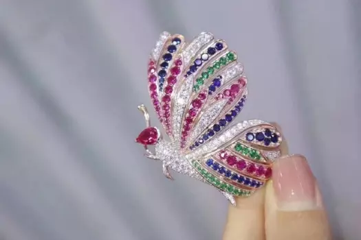 Брошь-бабочка из серебра 925 пробы с фианитом