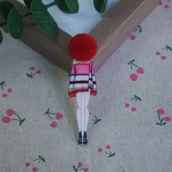 Брошь на заказ отправляет изображения на заказ