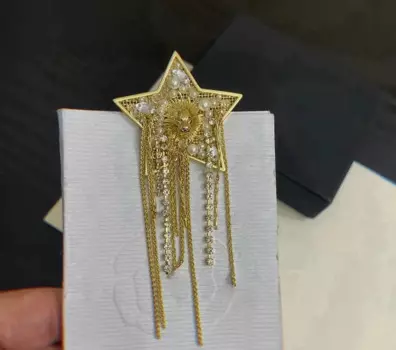 Брошь с бахромой в виде льва