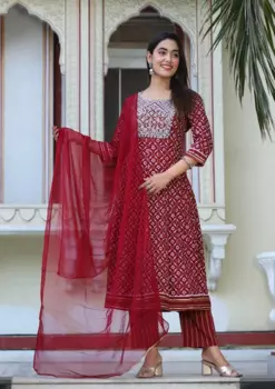 Брюки и юбка с вышивкой для женщин