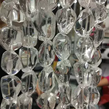 Бусины кварцевые диаметром 15x17-23 мм, с гранями