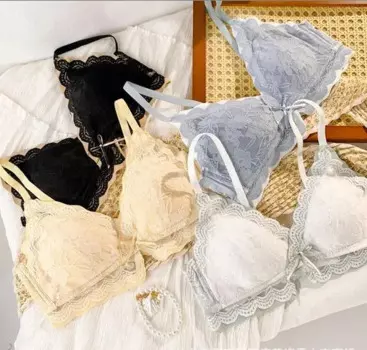 Бюстгальтер пуш-ап с треугольной чашкой и трусики