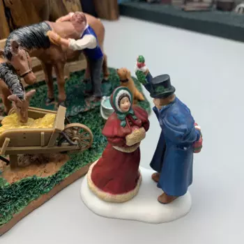 Миниатюрная керамическая кукла