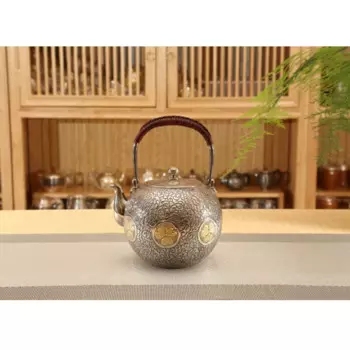 Чайник из серебра 999 пробы в стиле ретро, 720 мл