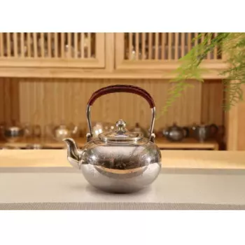 Чайник из серебра 999 пробы в стиле ретро, 650 мл