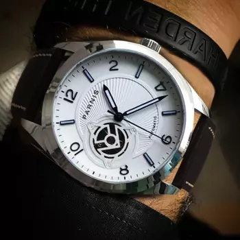 Часы мужские механические с кожаным ремешком и сапфировым стеклом, 42 мм