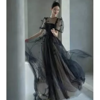 Черное вечернее платье дневного стиля