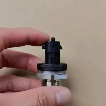 Датчик давления топливной направляющей 0281006885