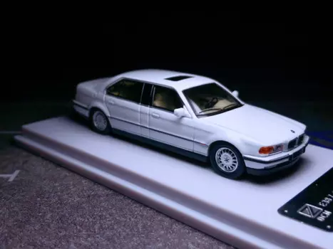 DCM 1:64 белый 1996-98 E38 L7 728il роскошный седан модель литая машина коллекция ограниченный выпуск хобби игрушки