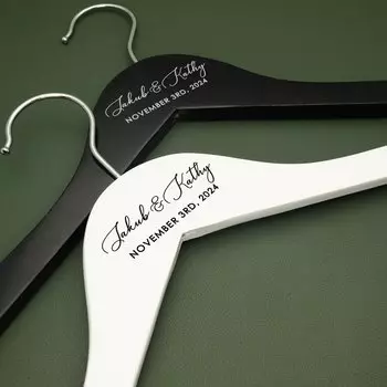 Деревянная именная вешалка для свадьбы