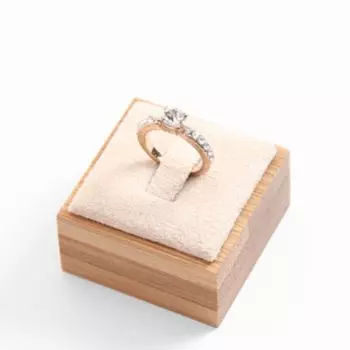 Деревянная шкатулка для колец