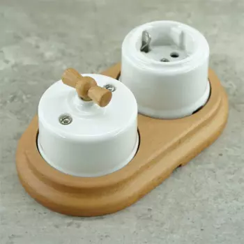 Деревянные рамы для фарфорового переключателя и немецкой розетки с поверхностным креплением